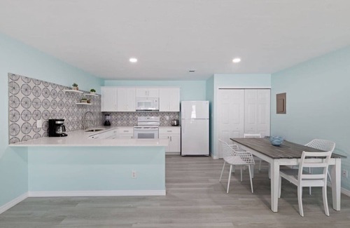Bonita Springs Apartment | Sandpiper Suite- Cute 2BR Fenced Yard Pet Friendly