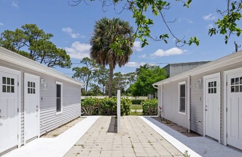 Bonita Springs Apartment | Sandpiper Suite- Cute 2BR Fenced Yard Pet Friendly
