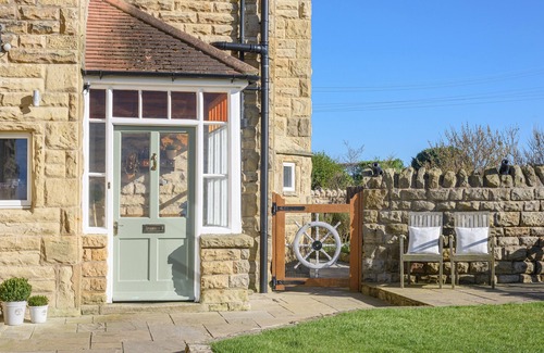 Seahouses House | Sandsend - Seahouses