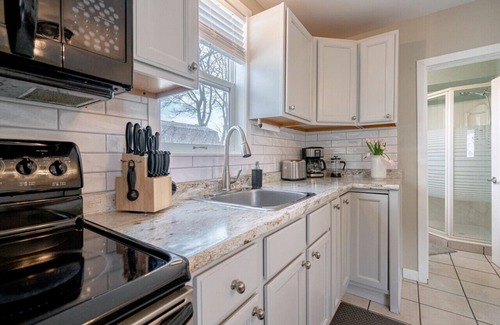 Leamington Cottage | Sandside Beach House Near Point Pelee