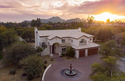Paradise Valley Village House | Sandstone by AvantStay Spacious Desert Oasis w Pool BBall Crt Movie Room