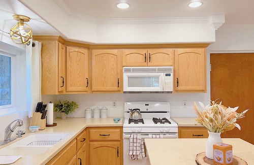 Ahwahnee Cottage | Sandstone Cottage - near Yosemite, Bass Lake