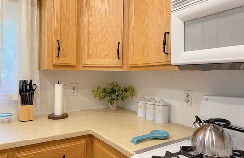 Ahwahnee Cottage | Sandstone Cottage - near Yosemite, Bass Lake