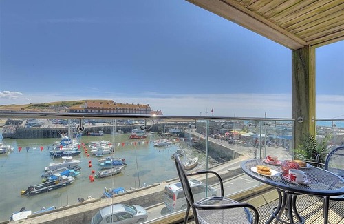 West Bay Cottage | SANDSTONES, family friendly, luxury holiday cottage in West Bay