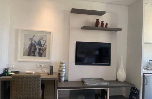 Sandown Condo | Sandton Skye Stylish Apartment free WIFI & Gym