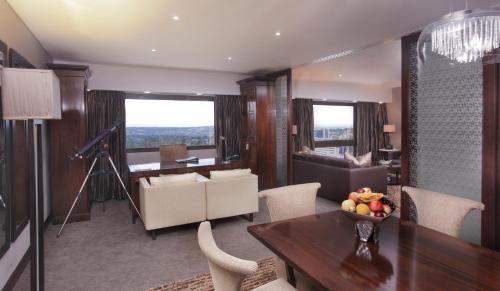 Greater Johannesburg Metropolitan Area Hotel | Sandton Sun and Towers