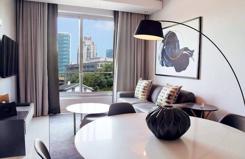 Sandown Apartment | SandtonCity-Apartment-Sleeps4-Pool-Parking