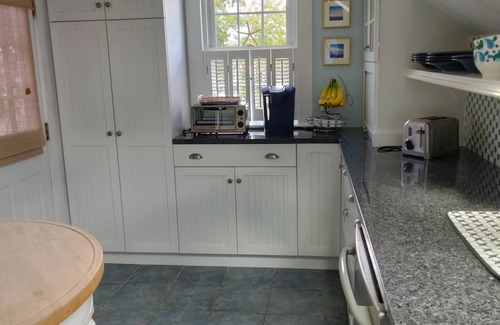 West Yarmouth House | SANDTRAP! BEACH short walk! Marinas, Golf, Shopping & Restaurants short drive!
