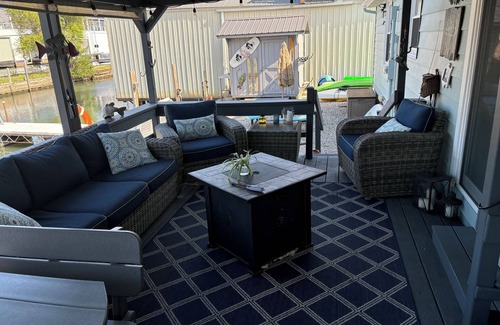 Sandusky House | Sandusky Bay home 2 minutes from Cedar Point with private lagoon