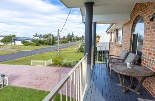 Callala Beach House | Sandy Adventures - Sleeps 8