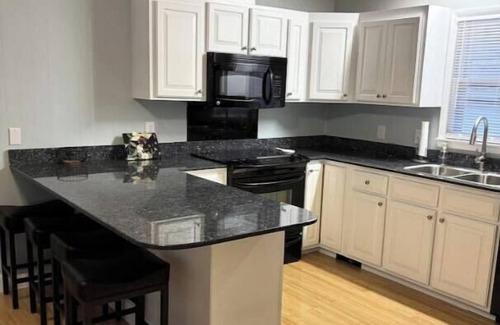 Ocean Isle Beach Cottage | Sandy Beach Cottage sleeps 8. Lots of golf courses near by.