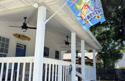 Ocean Isle Beach Cottage | Sandy Beach Cottage sleeps 8. Lots of golf courses near by.