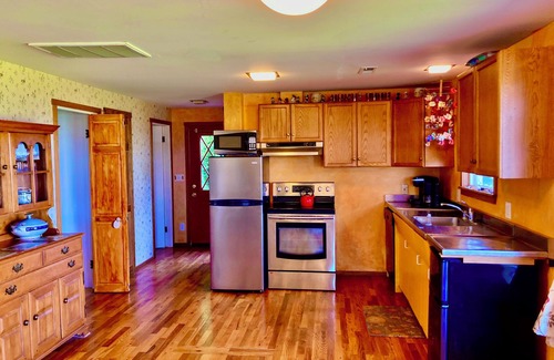 Kingston Cottage | Sandy Beach, No Bank, Ocean Front Cottage