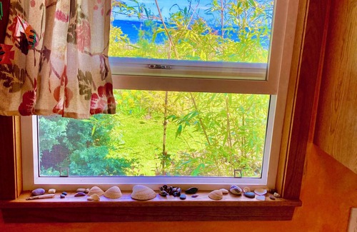 Kingston Cottage | Sandy Beach, No Bank, Ocean Front Cottage