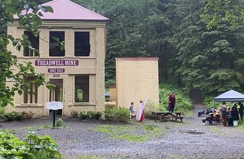 Douglas Apartment | Sandy Beach Retreat - stay just steps from Juneau's best beach and trails!