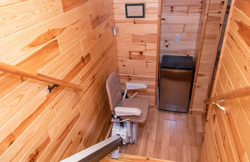 Cassopolis House | Sandy Beach Wheelchair-Friendly Knotty Pine Lodge w/47 Wooded Acres!