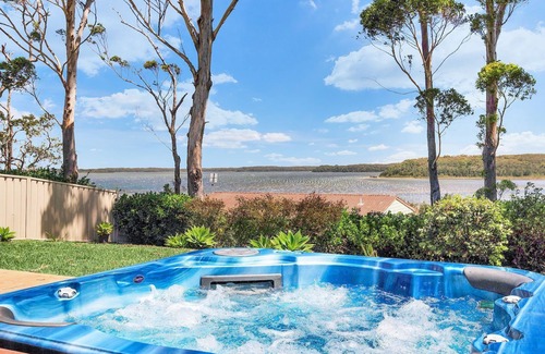 Culburra Beach House | Sandy C - immaculate modern home with outdoor spa and stunning lake views.