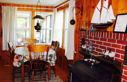 Chester Cottage | SANDY COVE COTTAGE / CHESTER / oceanfront / private beach and wharf / kayak