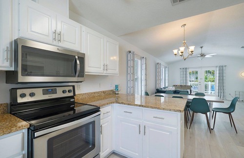 Gulfview Heights House | Sandy Daze - Vacation Rental on 30A Close to the Beach with Hot Tub