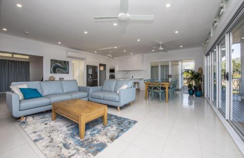 Nelly Bay House | Sandy Decks
