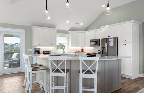 Duck House | Sandy Duck: Shared Pool, Elevator, Close to Beach