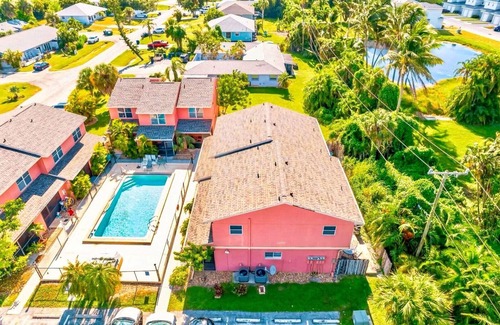 Iona Condo | Sandy Feet Retreat! Minutes to Sanibel and Bunche Beach.
