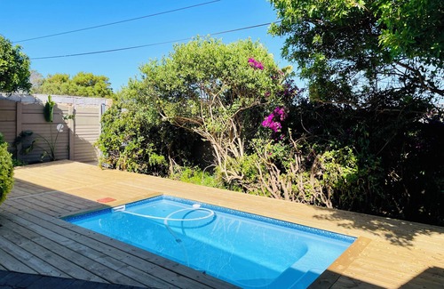 Plettenberg Bay House | Sandy Fingers: Chic Coastal Retreat with Pool, 500m from Plettenberg Bay Beach