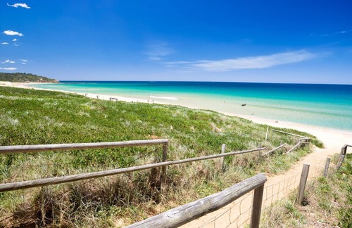 Narrabeen Apartment | Sandy Foot = Close to the Beach