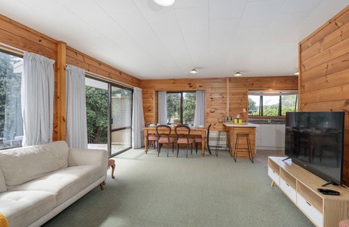Matarangi House | Sandy Haven - Matarangi Holiday Home