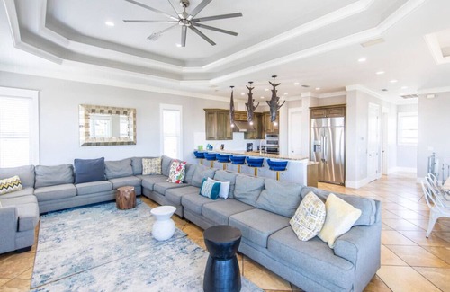 Crystal Beach Apartment | Sandy Heels | Lux Home w/Pool