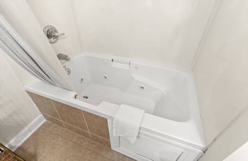 Sea Trail Condo | Sandy Knees Retreat - Steps to Golf, Minutes to Sunset Beach