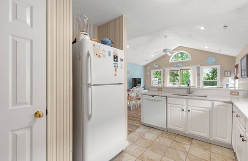 Corolla Light House | Sandy Paws: Dogs Allowed | Private Hot Tub