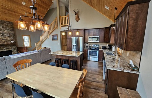 Hunter Cabin | Sandy Point on The Chippewa Flowage
