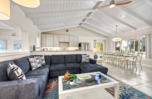 Siesta Key House | Sandy Rocks | Ultimate Bundle: 2 Private Pet Friendly Homes, 2 Private Heated Pools, Walk to Beach!