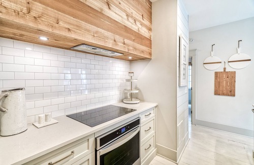 Treetop Condo | Sandy Shells Flat - Close to St. Augustine Green & Cabana Pool! Ground Floor Unit!