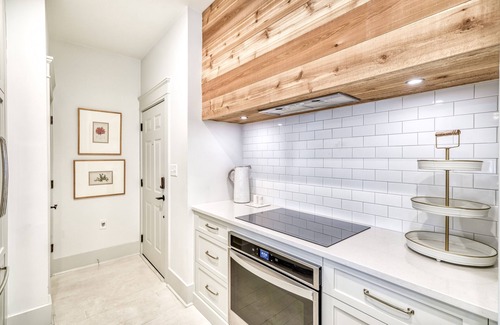 Treetop Condo | Sandy Shells Flat - Close to St. Augustine Green & Cabana Pool! Ground Floor Unit!