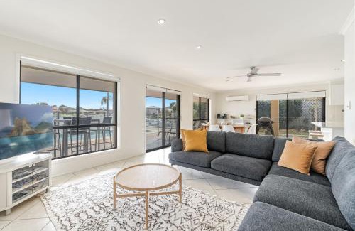 Yamba House | Sandy Shores - Absolute Waterfront & Swimming pool