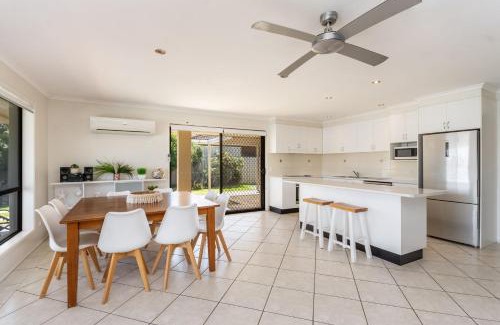 Yamba House | Sandy Shores - Absolute Waterfront & Swimming pool