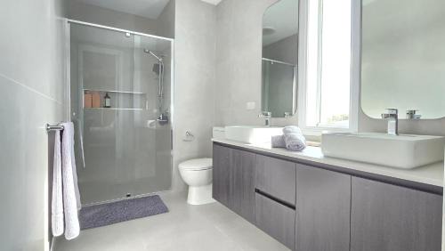 Capel Sound House | Sandy Shores Capel, New Build, 5m walk to beach, 7 min to springs