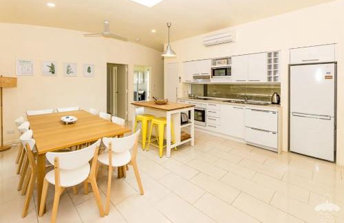 Sandy Point House | Sandy Star