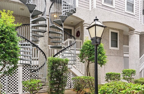 Demere Park Condo | Sandy Tails - 5 bedrooms/2 min to beach!