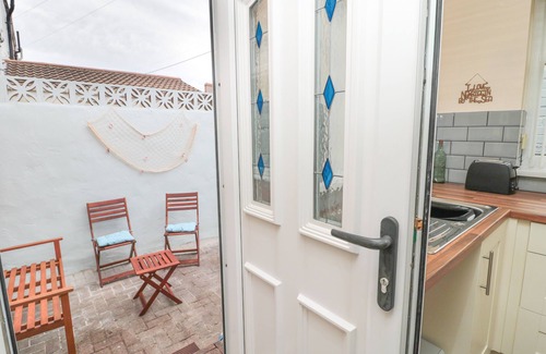 Woodhorn Cottage | SANDY TOES COTTAGE, pet friendly in Newbiggin-By-The-Sea