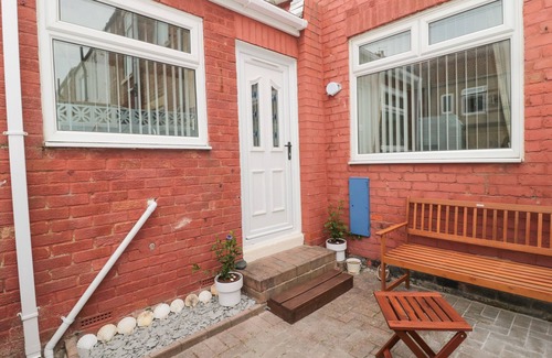 Woodhorn Cottage | SANDY TOES COTTAGE, pet friendly in Newbiggin-By-The-Sea