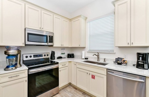 West Kissimmee Cottage | Sandy Toes Cottage with Private Pool near Disney and Margaritaville Resort &.