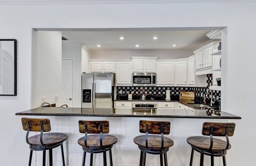 Jacksonville Beach House | Sandy Toes & Poolside Vibes - 2/2 POOL Home Jax Beach
