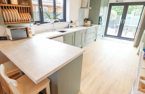 Trusthorpe House | SANDY TOES, pet friendly, country holiday cottage in Sutton-On-Sea