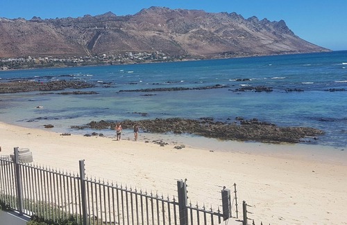 Gordons Bay Central Apartment | SANDY TOES - IMPRESSIVE SUNSETS