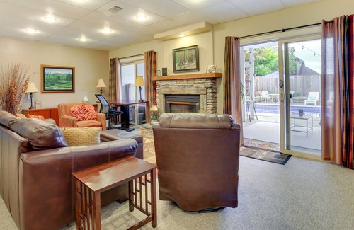 Sandy House | Sandy Vacation Rental w/ Pool < 30 Mi to Portland!
