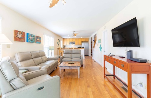 Tybee Island House | Sandys Beach House | Pet Friendly, Close to Beach!