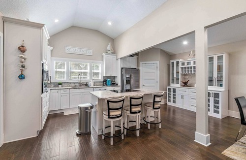 Lincolnville House | Sanford Splash l Pool l Dogs OK l Walk to DNTN